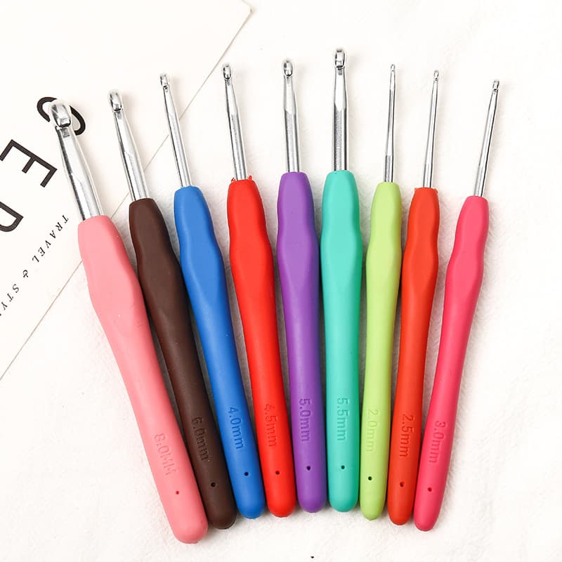 Colorful Premium TPR Soft Handle Crochet Hooks DIY Knitting Yarn Crochet Hooks 14 Pieces Multi-Size Soft Rubber Crochet Hooks