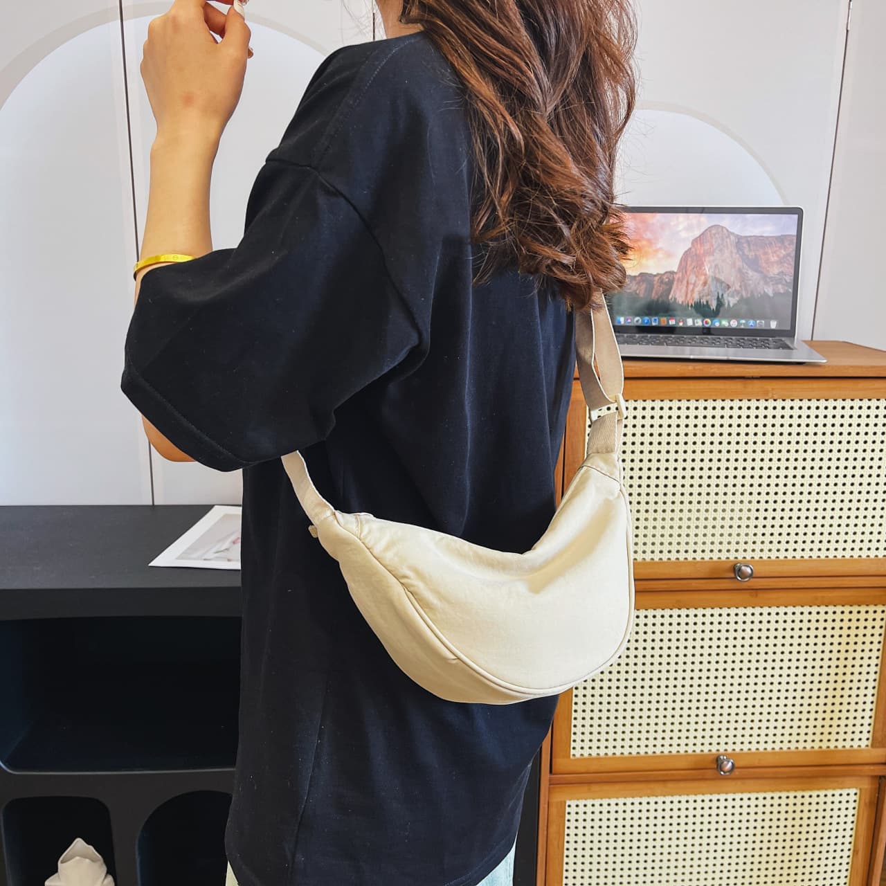 Casual sports style canvas bag for women 2024 new niche design dumpling bag simple versatile crossbody bag