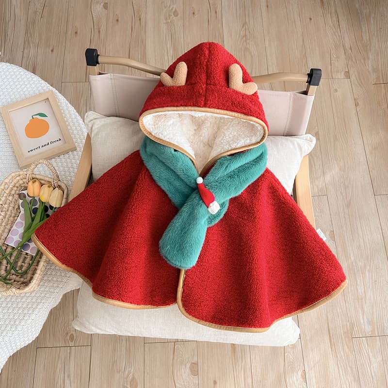 Super cute baby clothes for autumn and winter, new winter styles, fleece-lined and thickened cape coats for infants and toddlers.