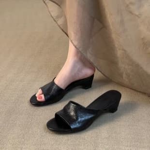 Minimalist Open-Toe Chunky Heel Slide Sandals for Women, Perfect for Summer Dresses, Vacation Style, Comfortable and Versatile