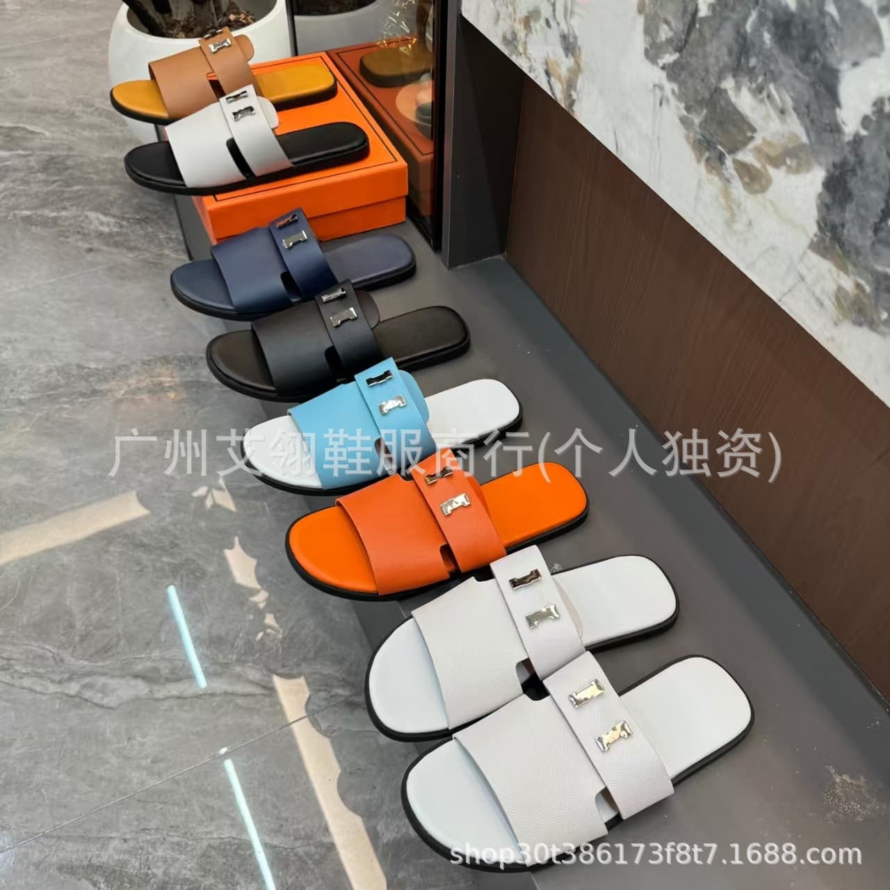 2026 Summer New Genuine Leather H-Buckle Flat Slide Sandals for Men, Non-Slip Beach Slippers, Fashionable and Versatile Casual Sandals
