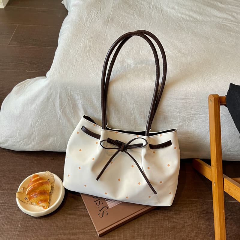 Retro Simple Fashion Shoulder Bag 2026 Summer Women's Polka Dot Tote Bag Large Capacity Casual New Style Bag
