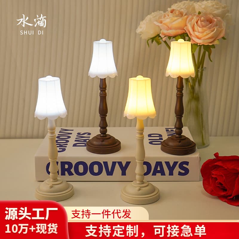 New Retro Night Light for Dormitory Bedroom Bedside, Atmosphere Lamp, Creative Birthday Gift Small Desk Lamp Desktop Ornament