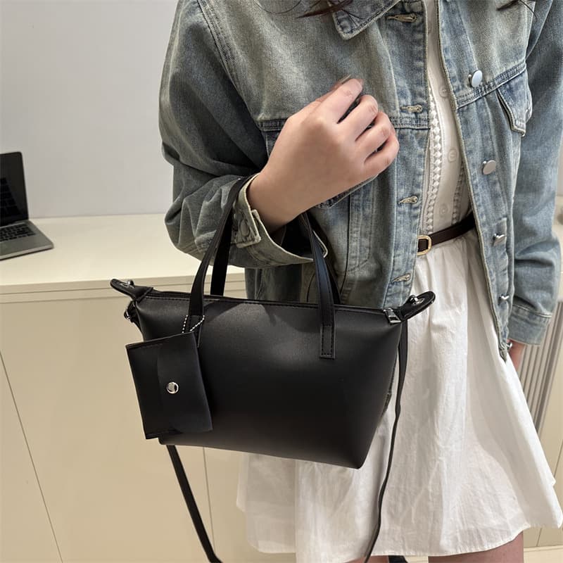 Trendy Handbags for Women 2025 New Summer Retro Fashion Shoulder Bag Textured Crossbody Bucket Bag