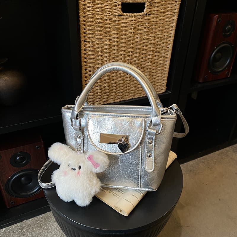 High-end small bag for women 2026 new sweet and cool style love portable bucket bag casual and versatile single shoulder crossbody bag