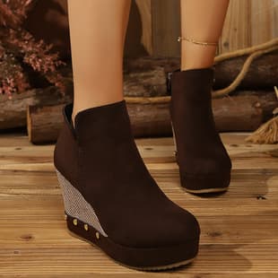 Round Toe Large Size Retro Platform Stud Ankle Boots 2026 Autumn Thick Sole Cross-border Side Zipper Wedge Martin Boots Women