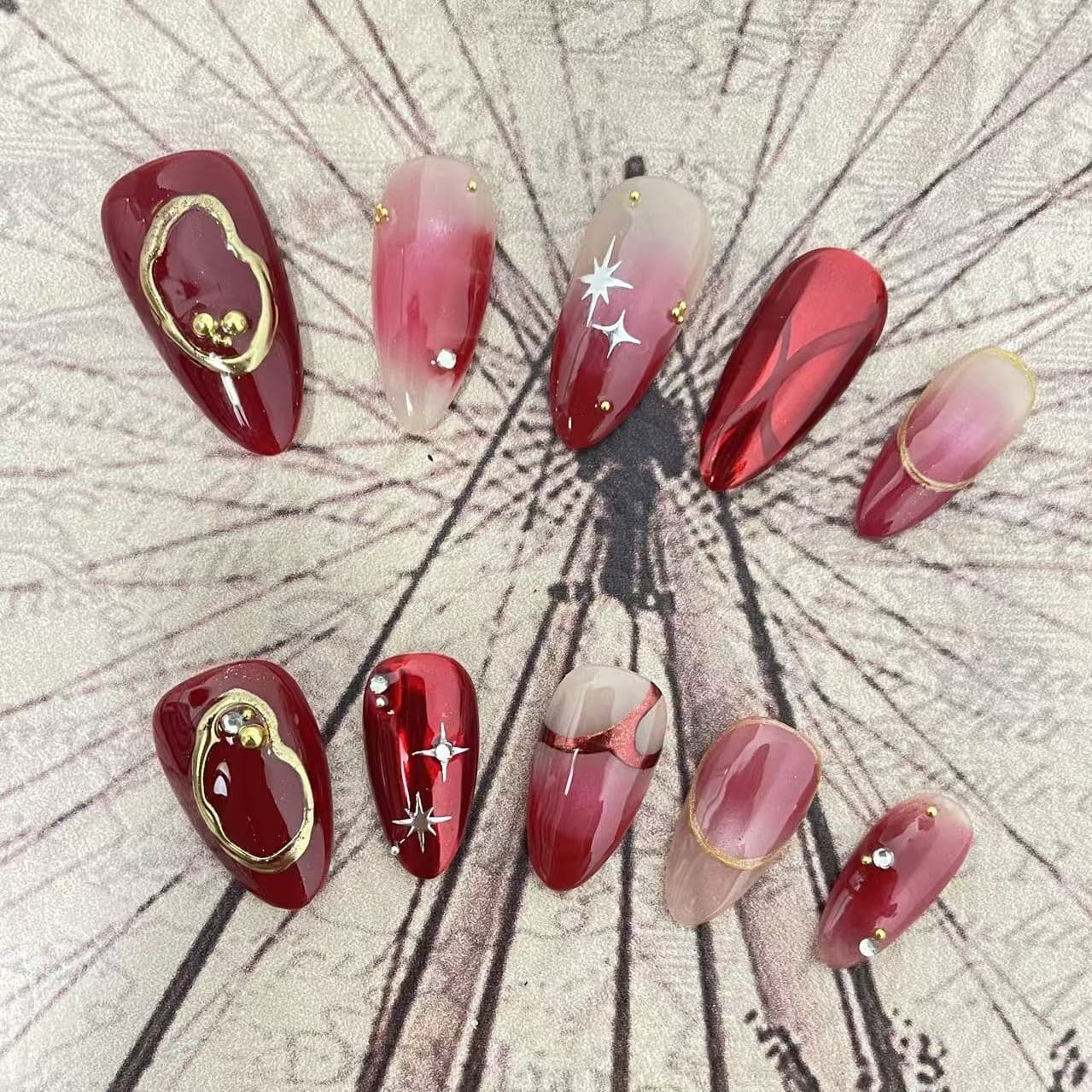 Cross-Border Best-Selling Autumn/Winter New Arrival Whitening Magic Mirror Powder Hand-Painted High-End Temperament Luxury New Year Handmade Wearable Nails