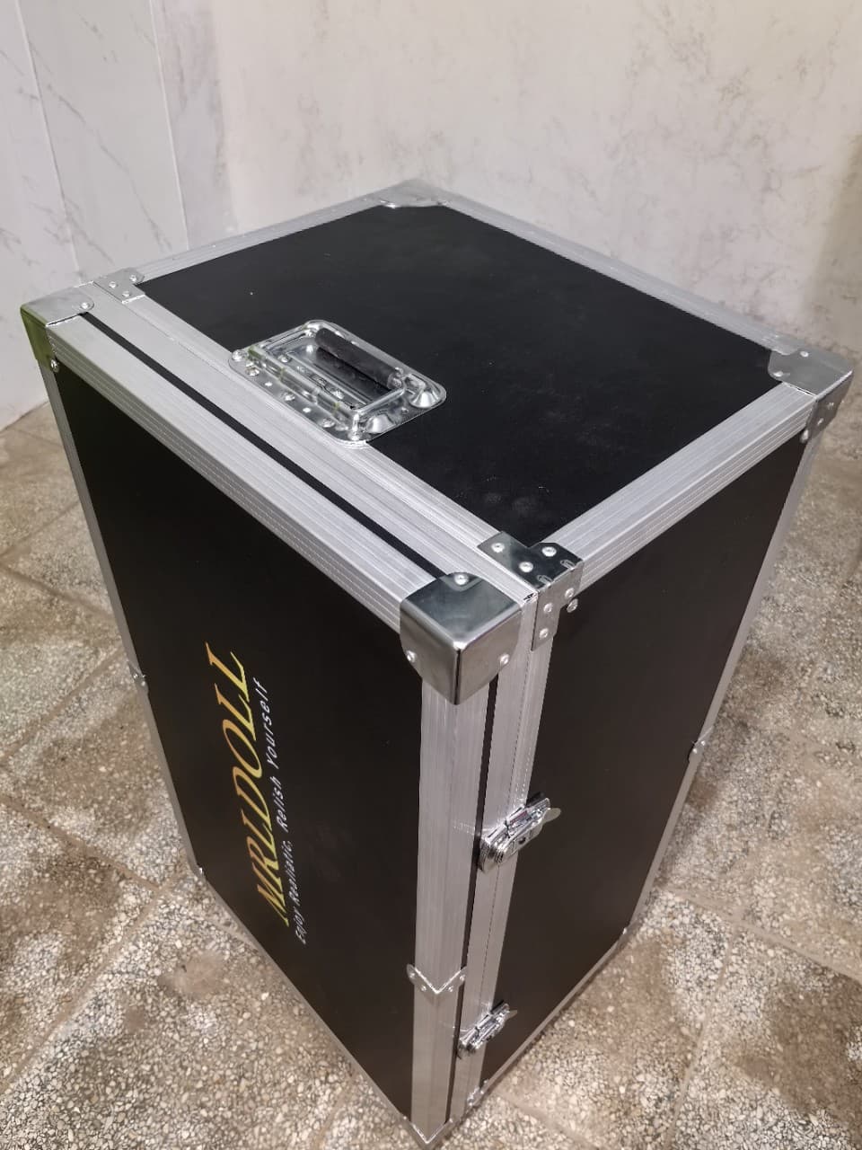 Factory produces large-size aluminum alloy cases, aviation cases, transport cases, stage cases, audio equipment cases, fishing tackle cases, cable cases