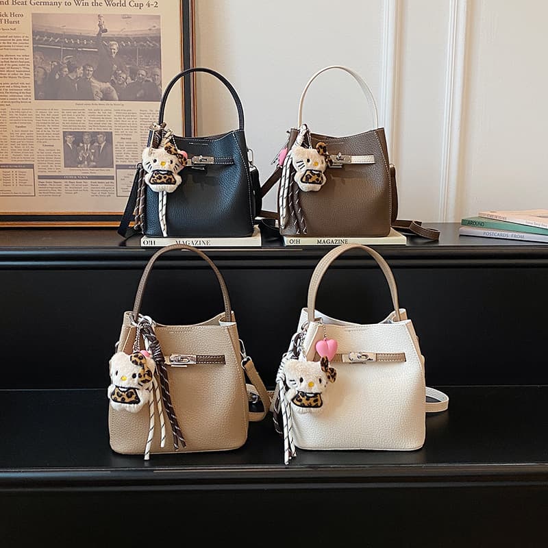 2026 New Women's Bag Commute Versatile Crescent Bag Shoulder Bag Crossbody Bag 2026 New Summer Women's Bag