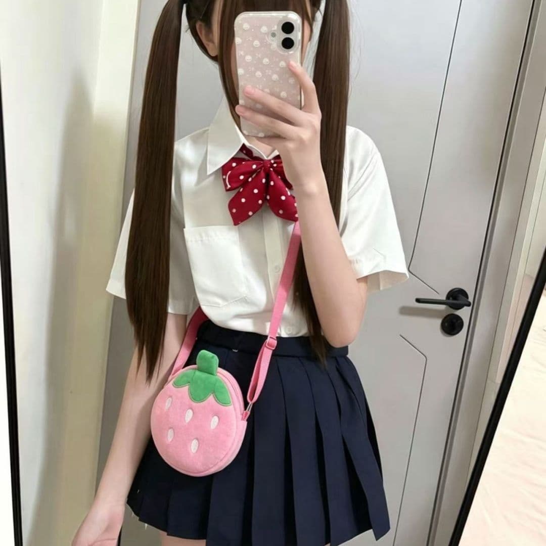 Cute plush strawberry crossbody bag children and adults going out accessories mini one-shoulder fruit crossbody bag storage