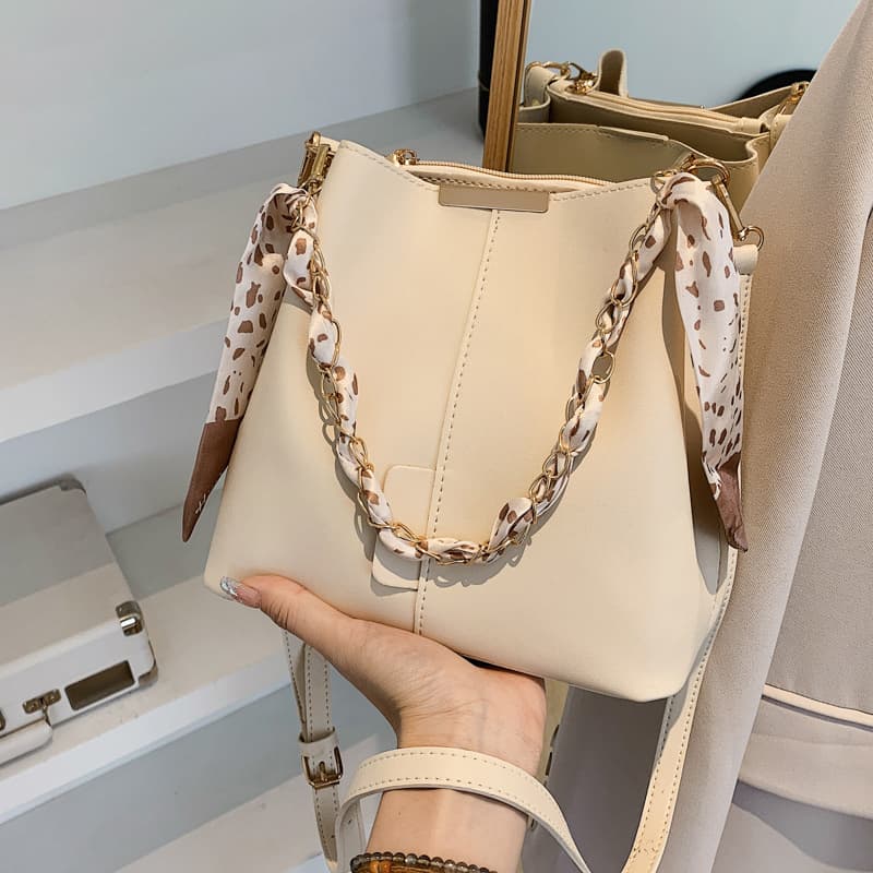 [2026 New Style] Off-White PU Leather Bucket Bag Women’s Chain Crossbody Bag Silk Scarf Integrity Pass Cross-Border Hot