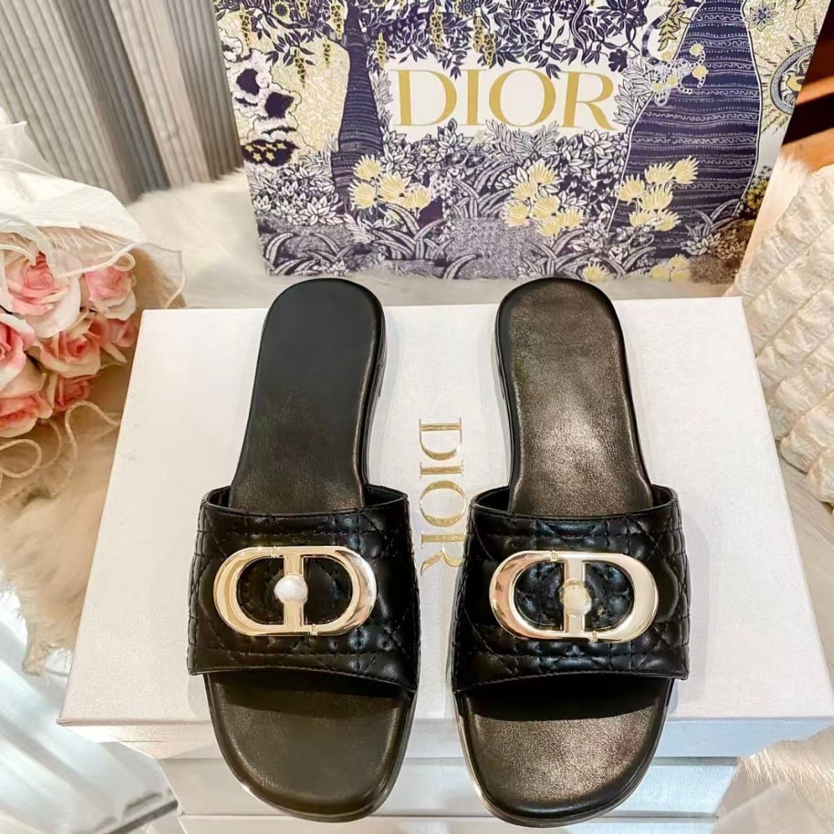 2026 Cross-Border Export New Style D Brand Flat Slippers Women Outdoor Wear Metal Buckle Genuine Leather Diamond Quilted One-Strap Sandals P