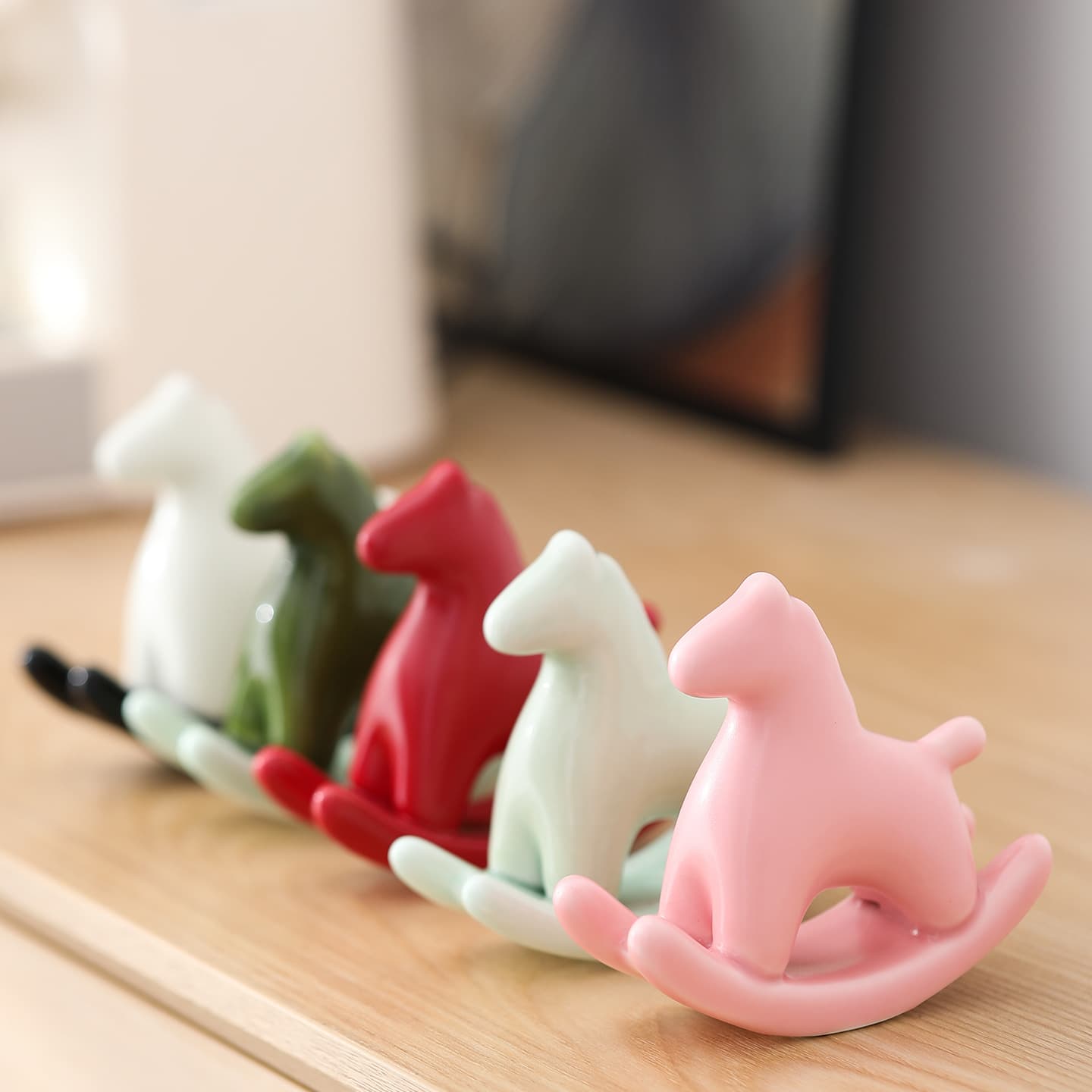 Ceramic Rocking Horse Ornament, Creative High-Aesthetics Desktop Entryway Decoration, Cute Home Craft Gift for Friends