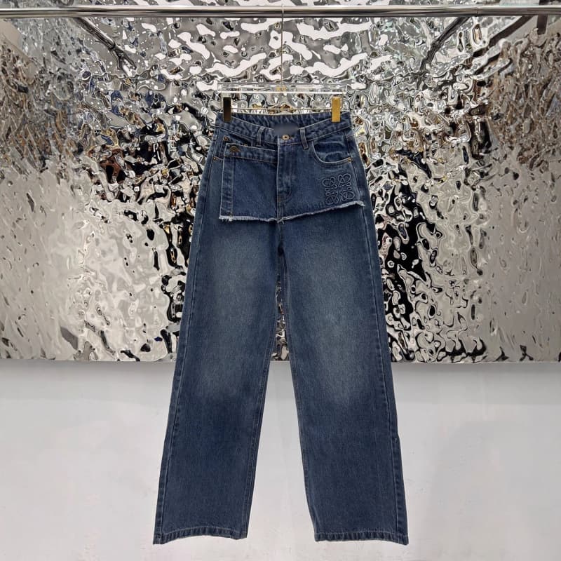 LW25 autumn/winter new small design irregular flap embossed logo straight-leg jeans.