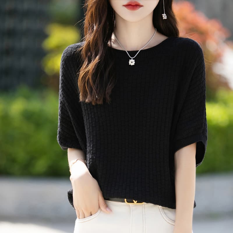 Fashionable Half-Sleeve Slimming Top, Flattering Mid-Sleeve Knit Sweater for Women, Loose Plus Size Base Layer for Spring and Summer
