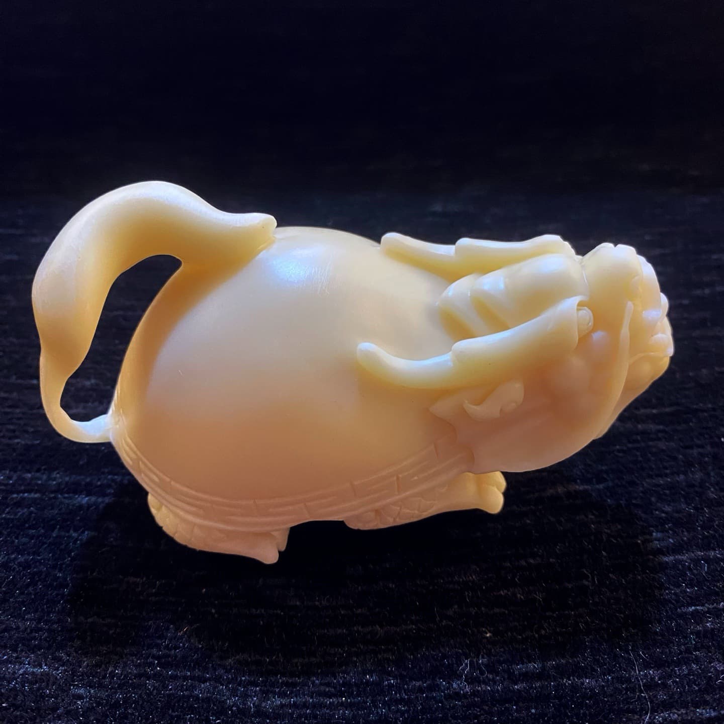 Factory direct supply of ivory fruit carvings, dragon turtle handles, cultural toys, Fu Jia Tian Xia pendant accessories, cultural toys