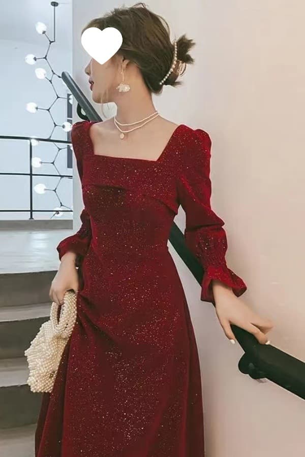 New autumn/winter dress, long, elegant, square neck, burgundy, slimming and flattering, suitable for everyday wear.