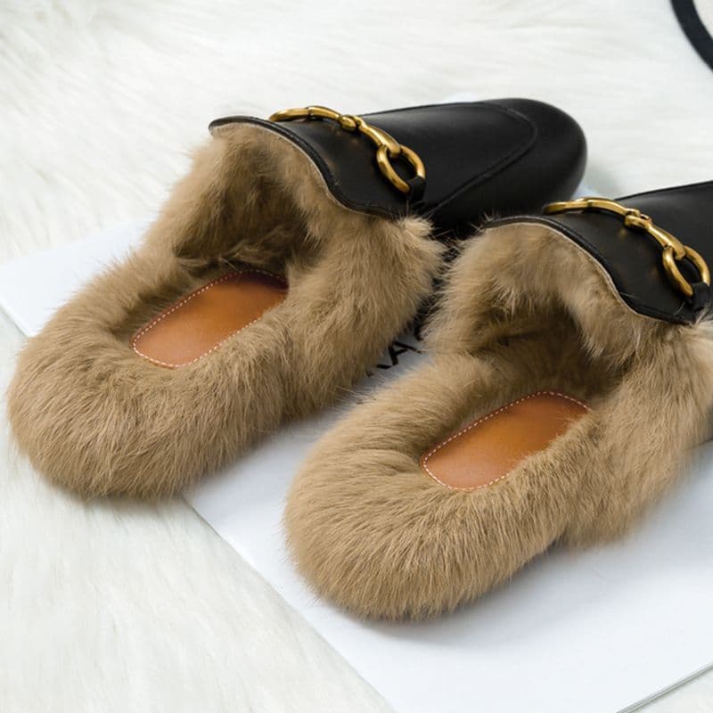 Women's Fuzzy Slippers Outdoor Wear Autumn Winter Mules 2025 New Trendy Lazy Shoes Versatile Closed-Toe Half Slippers