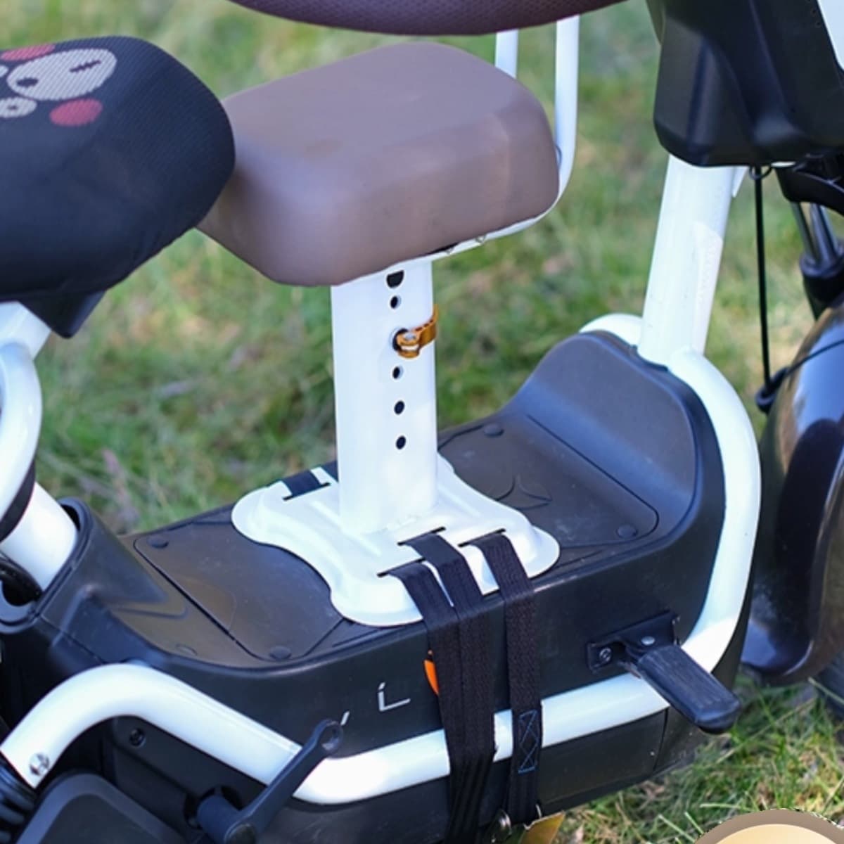 Front-mounted child seat with footrest and adjustable height for electric scooters, enclosed cotton seating