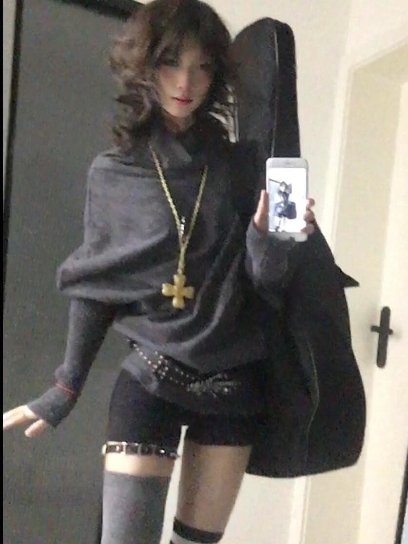Korean style bat shirt, atmospheric knitted top, autumn and winter new style, pullover sweater, long sleeves, niche