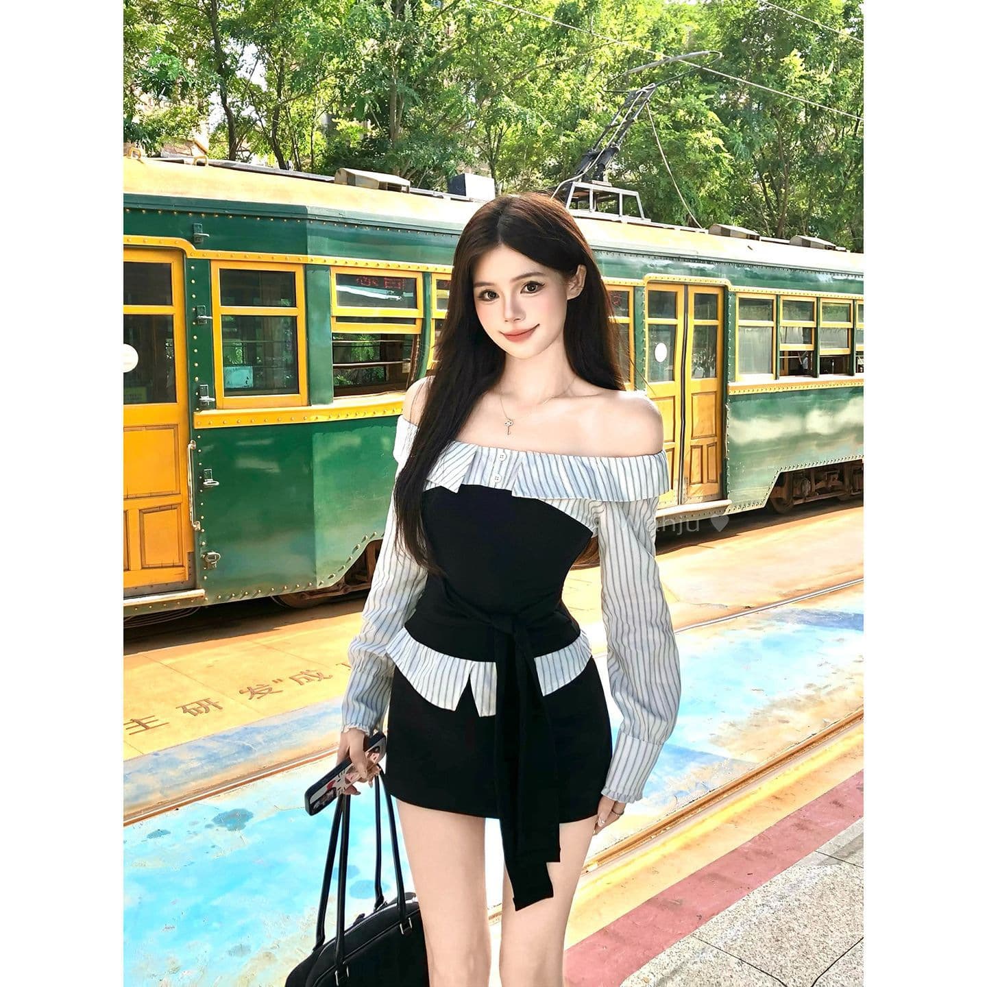 Huajie WAHJU Miss Bird Early Autumn Color-Block Striped Design Off-Shoulder Slimming Top