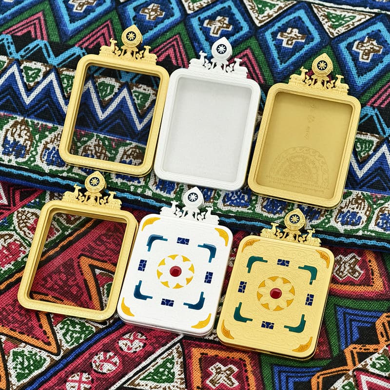 Male and female deer mandala Thangka box Wutai Mountain Tibetan style pendant Thangka titanium steel shell Gau box