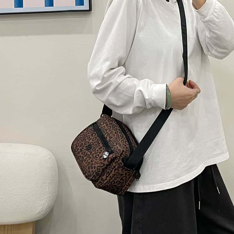 Jielangshi 2026 New Leopard Print Crossbody Bag for Women Multi-Layer Zipper Bag Versatile Lightweight Shoulder Crossbody Bag