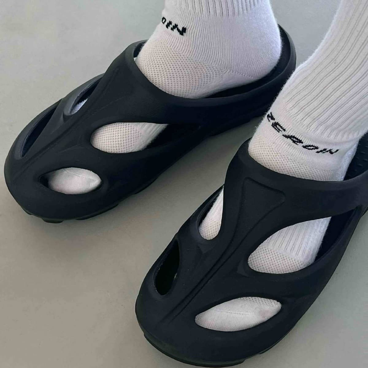 Outdoor Functional Lightweight Soft Hollow EVA Shaped Wading Sandals Anti-Slip Hole Shoes Men's and Women's Beach Shoes Sandals