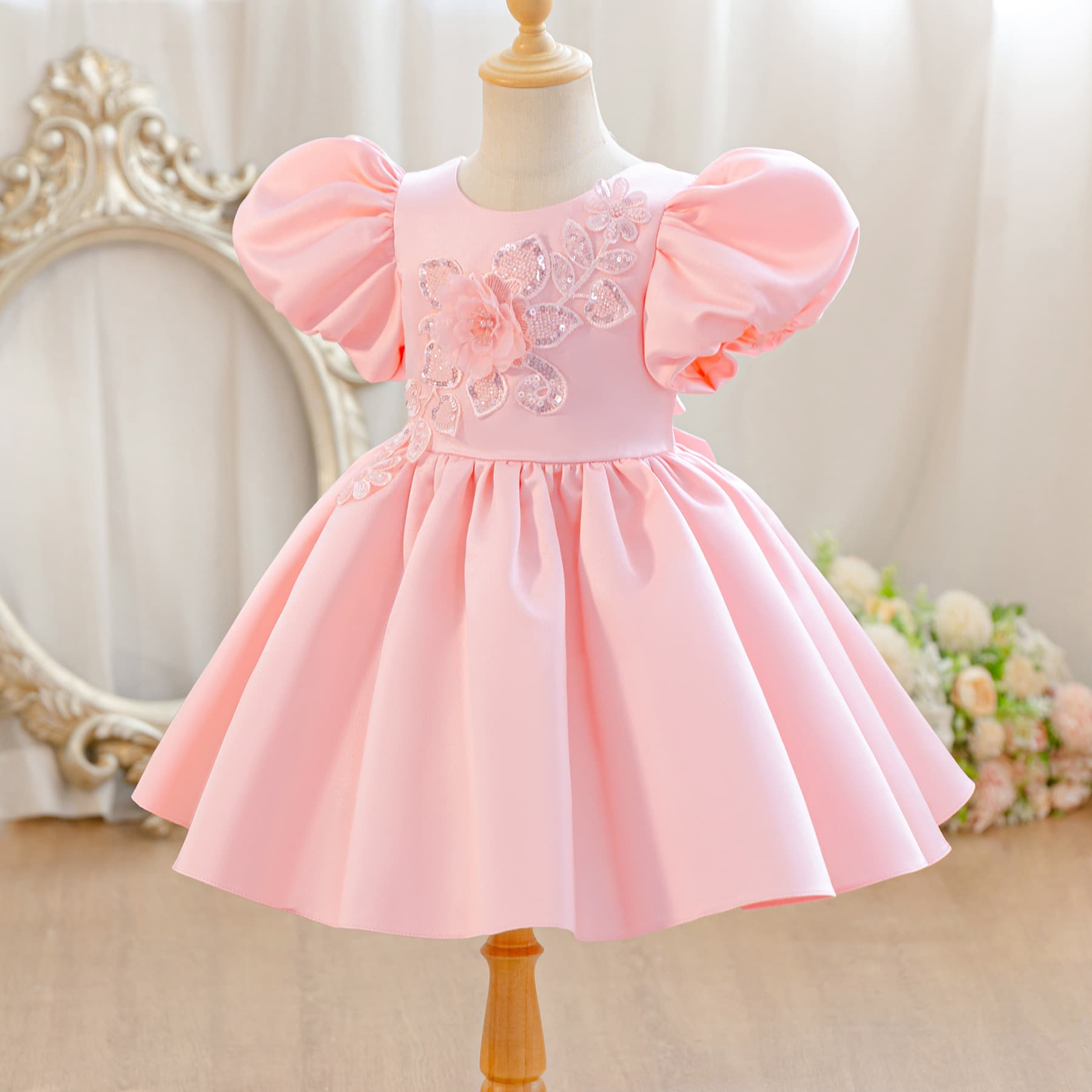 2026 High-End Elegant Girls Princess Dress Flower Girl Baby Puffy Sleeve Birthday Gown with 3D Embroidery