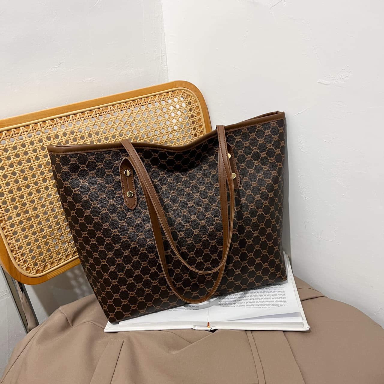 Minimalist Fashion Large Capacity Bag for Women 2025 Spring New Trendy Tote Bag Commuter Large Capacity Handbag Shoulder Bag