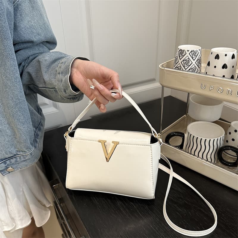 2025 New Fashion Luxury Bag Patent Leather High Appearance Handbag Shoulder Crossbody Women's Bags Niche Design Handbag
