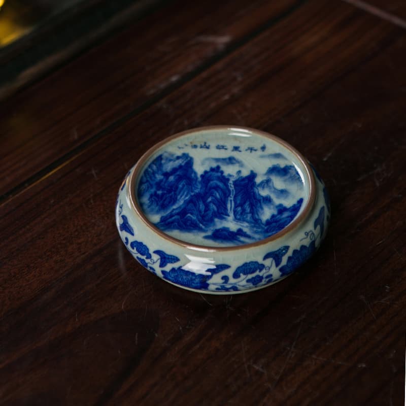 Jingdezhen antique clay teapot stand with crackled glaze, suitable for Chinese retro teapots, blue and white porcelain coasters, and Kung Fu tea sets.