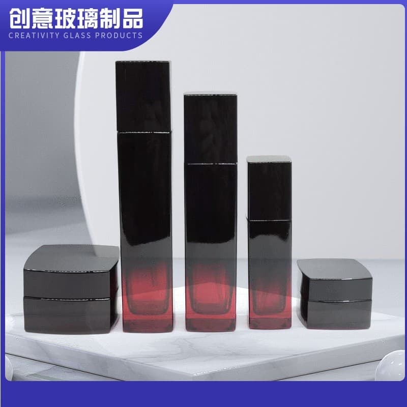 Customized Chanel square glass bottle set for lotion and serum, cosmetic bottles and packaging materials.