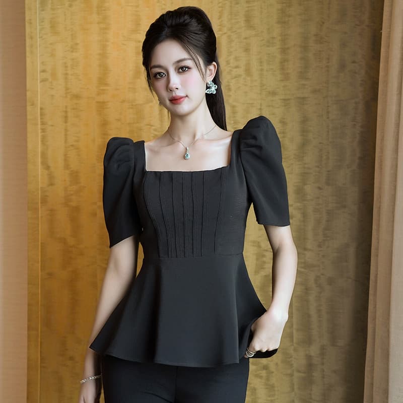 Square-Neck Puff Short-Sleeve Waist-Cinching Top with Vertical Pleats on the Chest, Slimming Black Ruffled Hem, French-Style Short Shirt