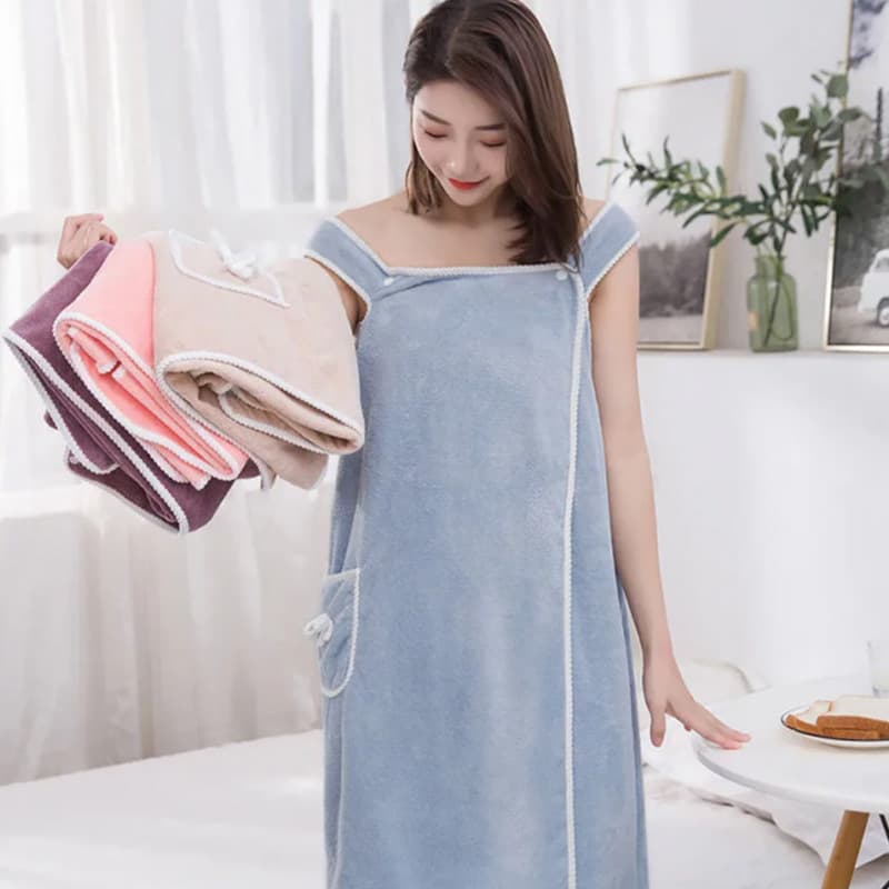 Manufacturer wholesale strapped bath robes for adult women, wearable towels for beauty salons, soft and absorbent coral fleece bathrobes.