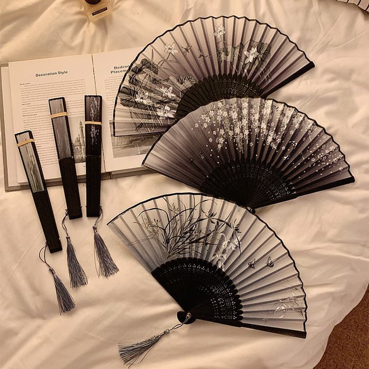 Chinese-Style Folding Small Fan, Portable, Ancient Style, Hanfu, Mamianqun Dance, New Chinese Style, Summer, Black Bamboo Fan