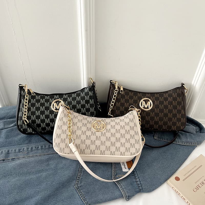 Korean-style fashion crossbody bag, trendy new underarm bag, stylish personalized shoulder bag with letter print, crescent bag
