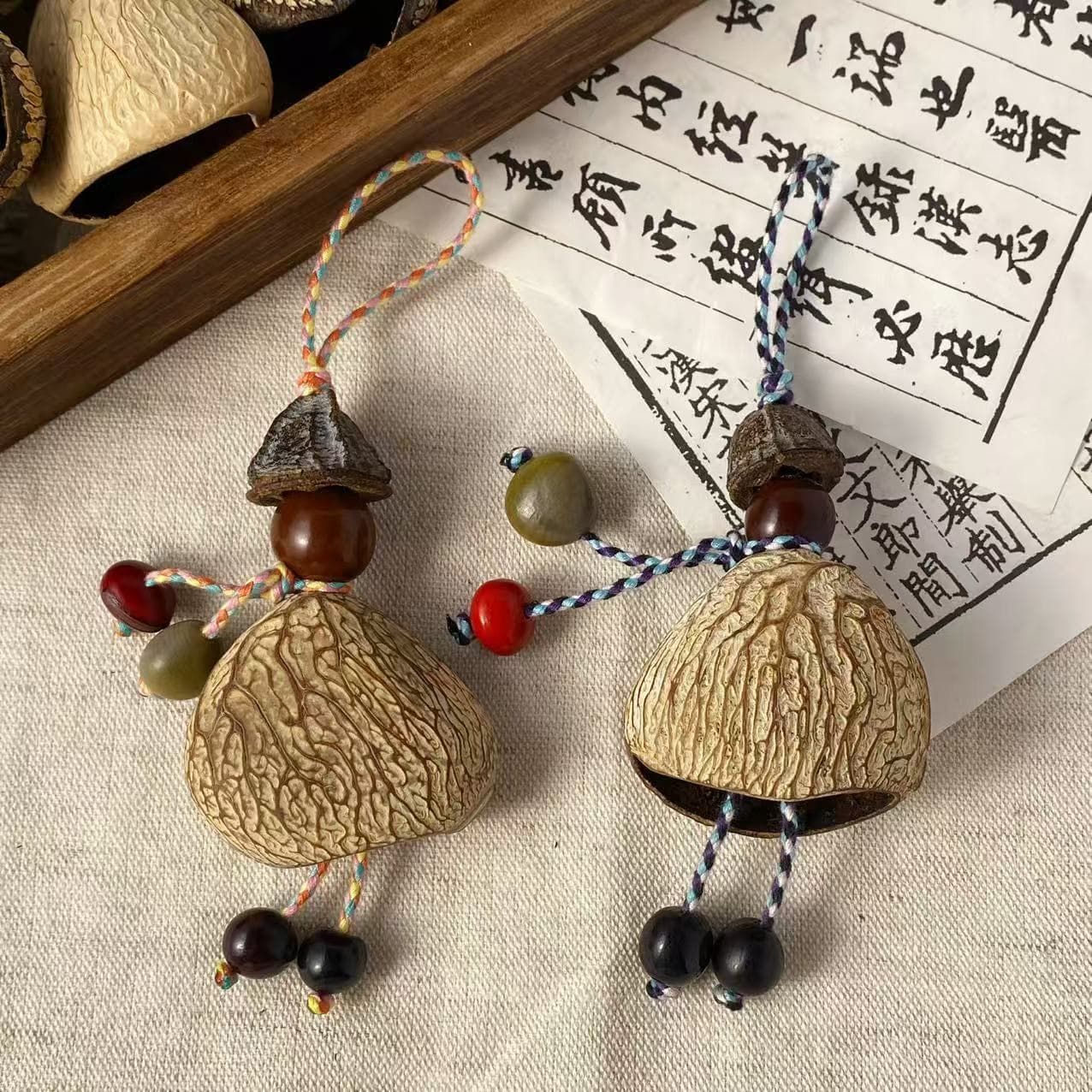 Indonesian miniature black nut shell handmade hand-cranked bell bag pendant/car pendant