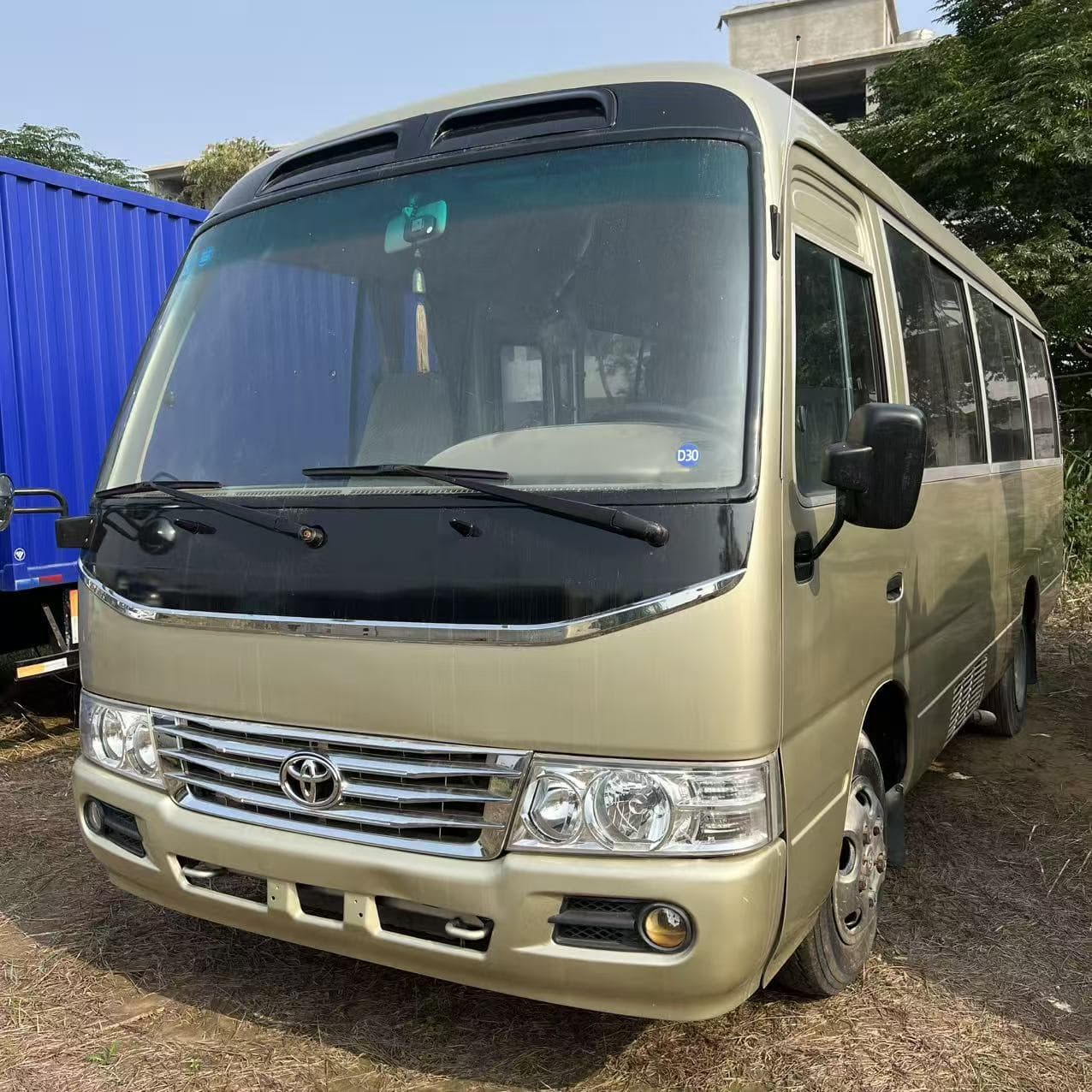 Used Coaster Gasoline Bus Cross-border 19-Seat 23-Seat National III Bus Commute Small Sightseeing Vehicle