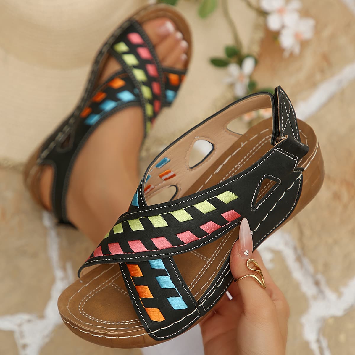 New European and American Style Chunky Sole Sandals for Women, Toe-Post Wedge Heel, Comfortable and Versatile, Fashionable Color Blocking One-Strap Design