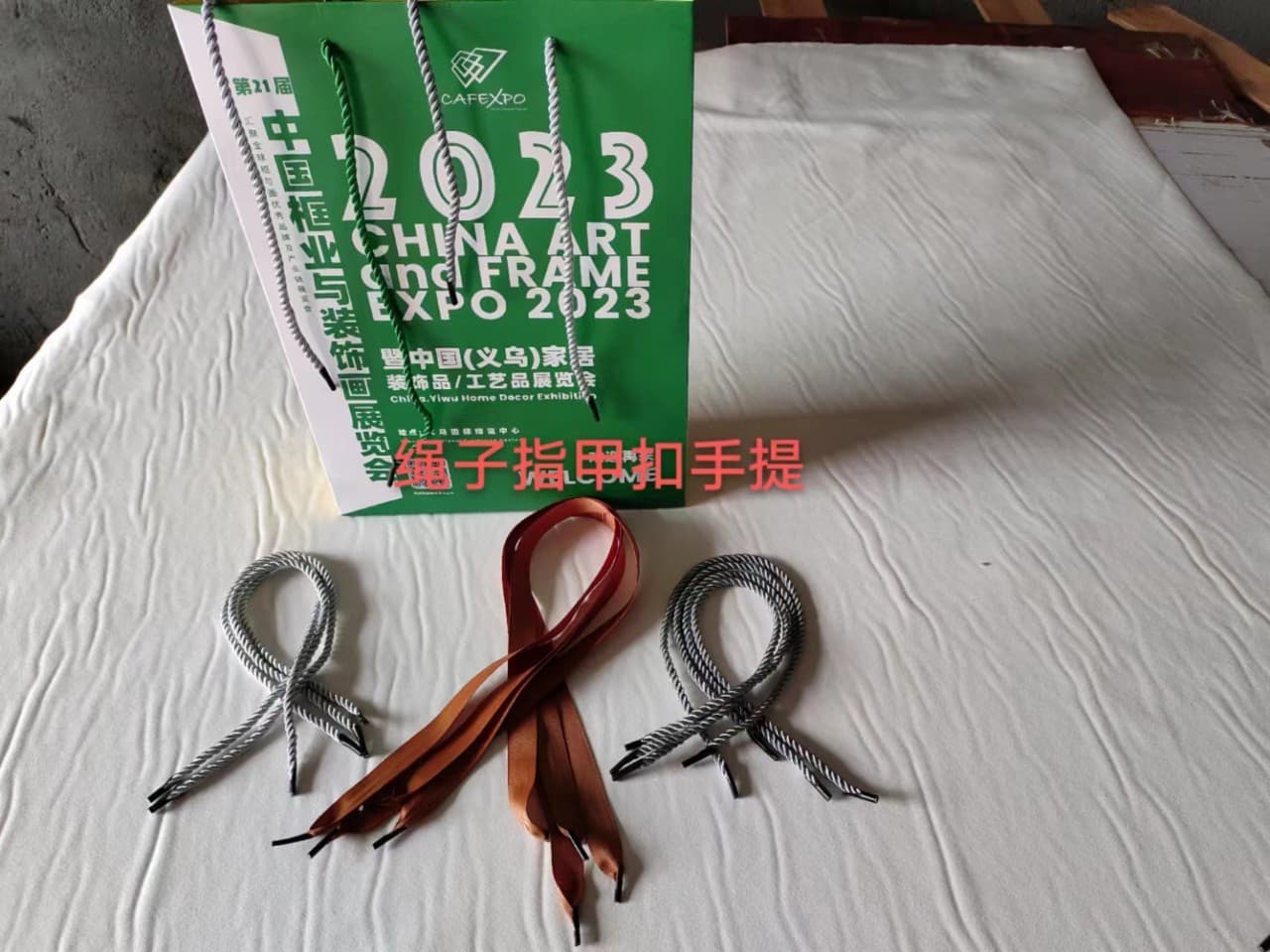 Gift Box Ribbon Handle