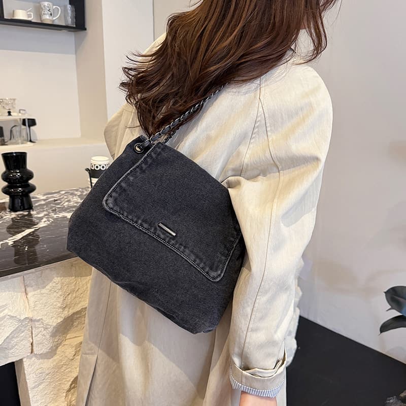 New Retro Commuter Bag for Women, Premium Versatile Tote Chain Underarm Bag, Simple Large Capacity Shoulder Crossbody Bag