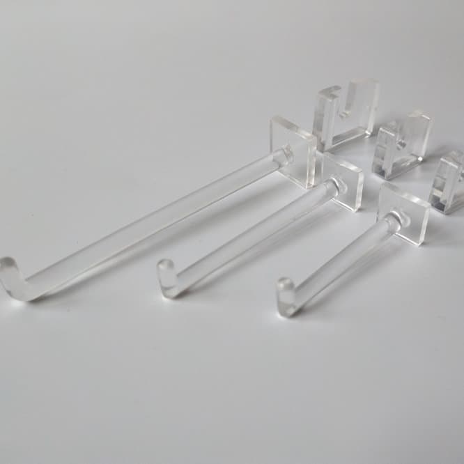 Factory direct sales of transparent acrylic supermarket shelves, plexiglass display racks, and plastic acrylic hooks at discounted prices.