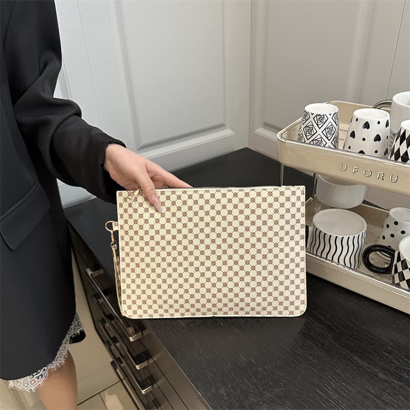 Solid Color Evening Bag, High-End Versatile Casual Clutch for Women, Elegant and Trendy Niche Design, Light Luxury Party Event
