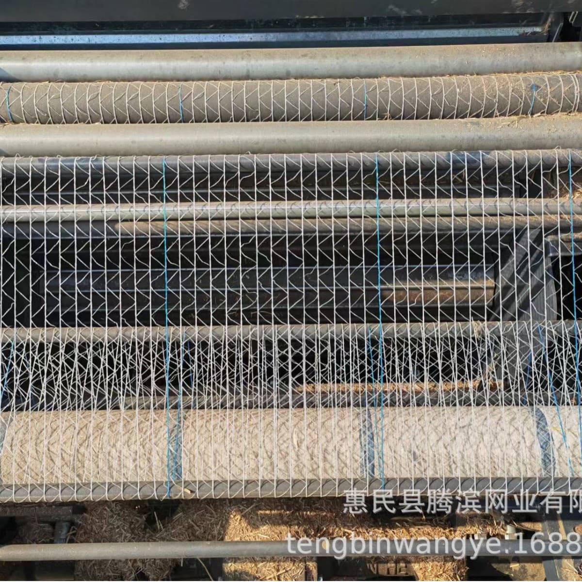 Hay bale netting, plastic stretch packaging pallet netting, made of new material, anti-aging, high tensile strength, forage bale will not break, small square bales.