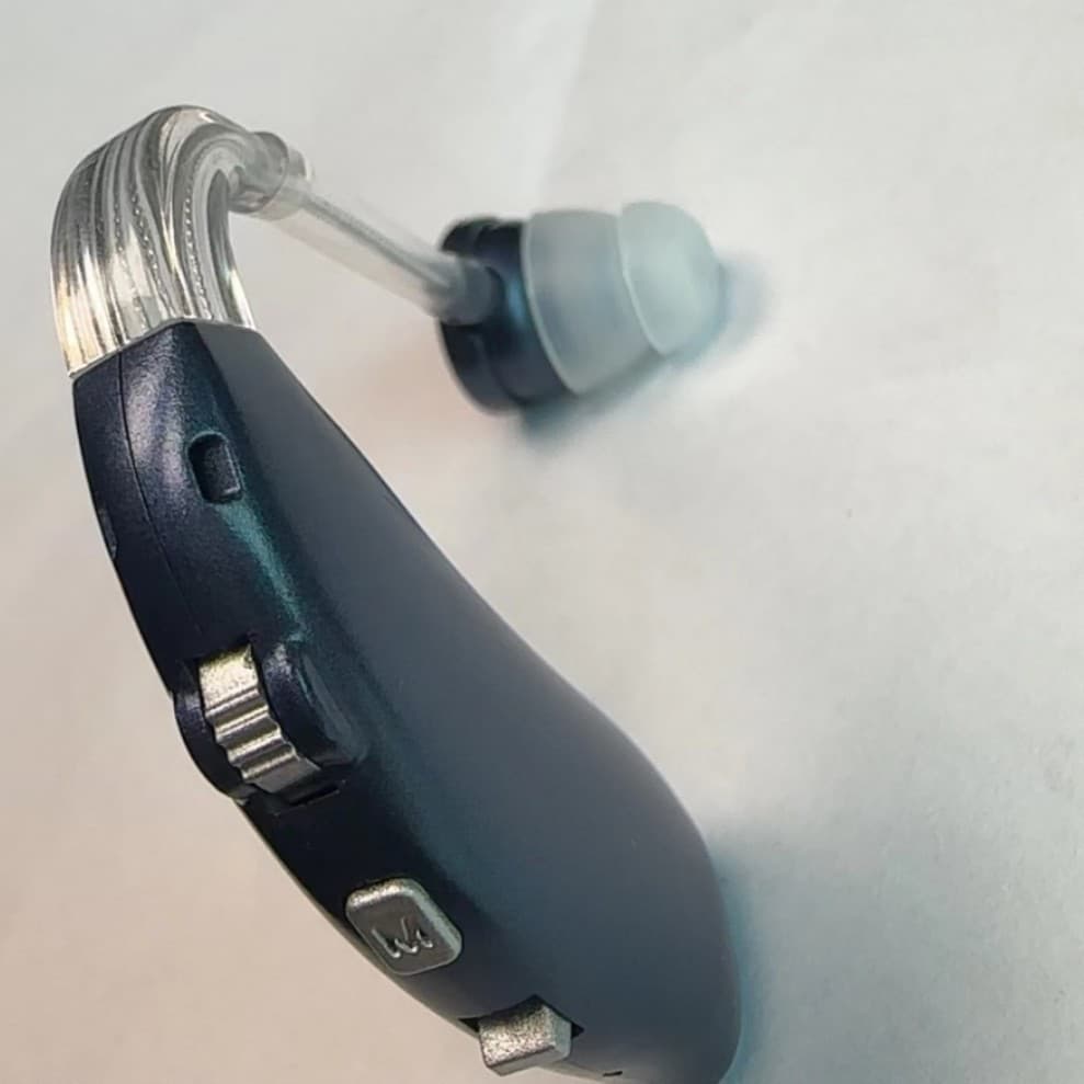 New and popular rechargeable behind-the-ear hearing aid for seniors, available in stock and for wholesale.