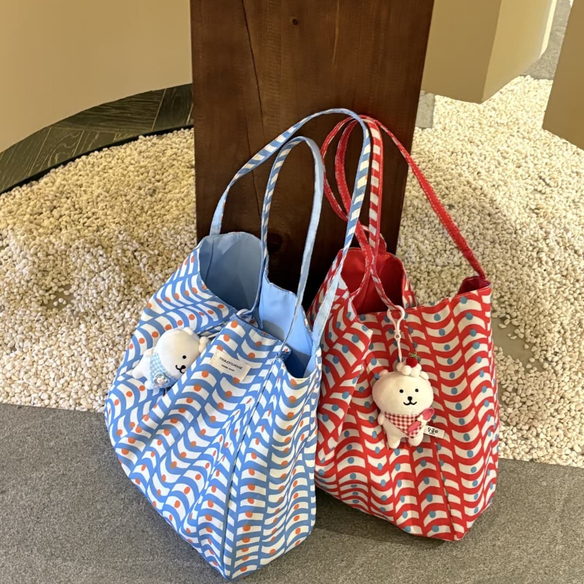 2025 new large-capacity double-sided wavy pattern versatile canvas bag one-shoulder casual simple commuting lazy tote bag