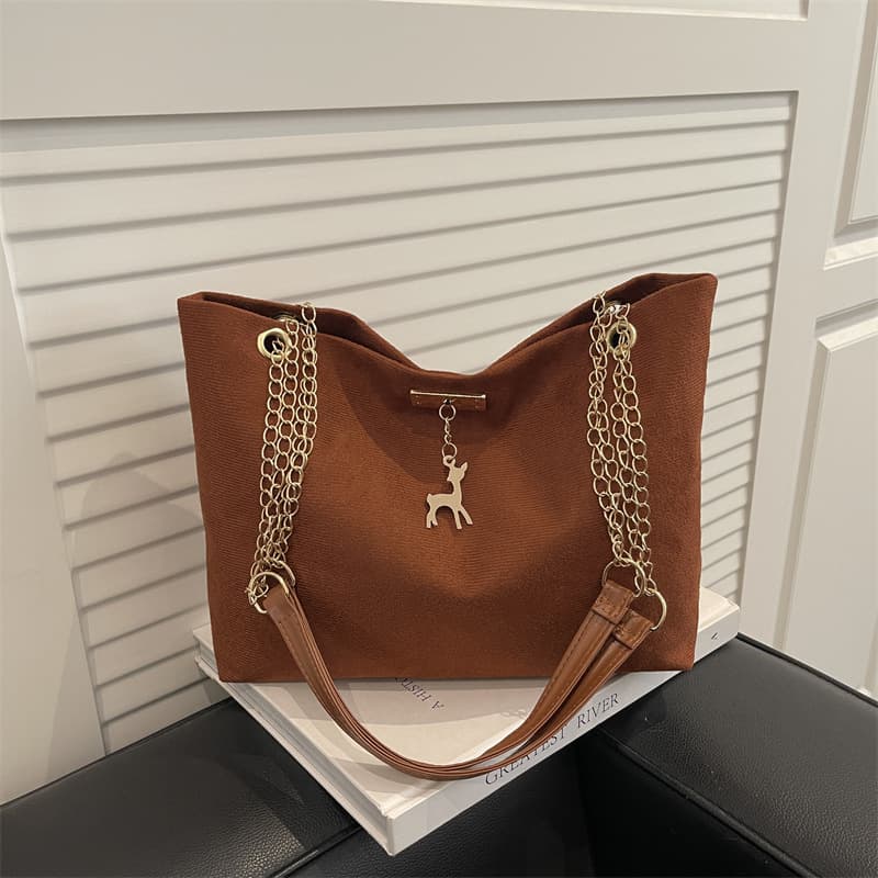 Retro commuter texture chain shoulder bag for women 2026 matte new style foreign style fawn armpit bag tote bag for women