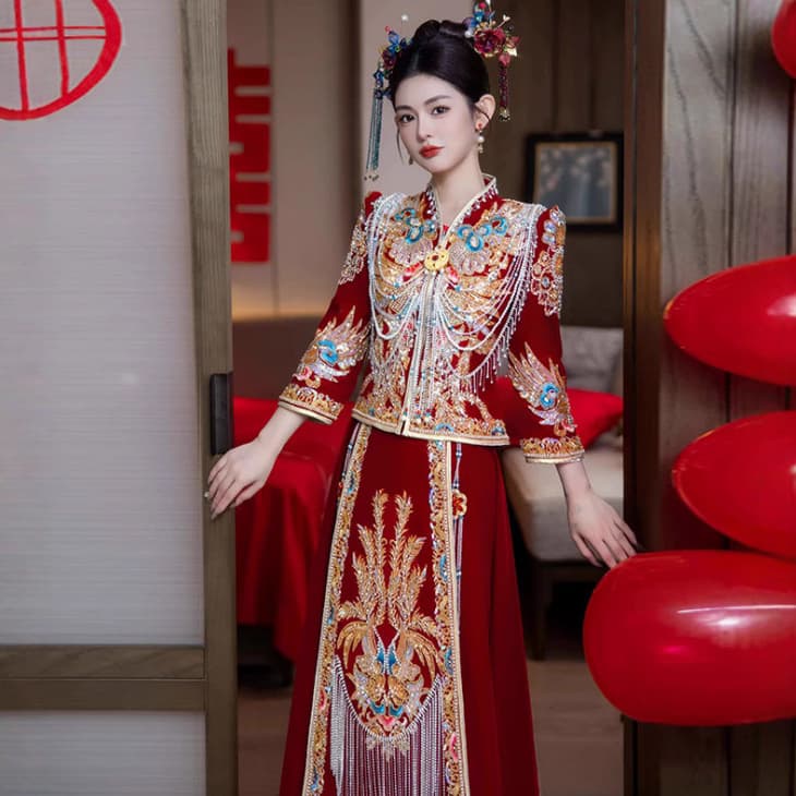 V-neck velvet Xiuhe style 2025 new Chinese wedding dress, toast dress, plus size, tassel wedding gown