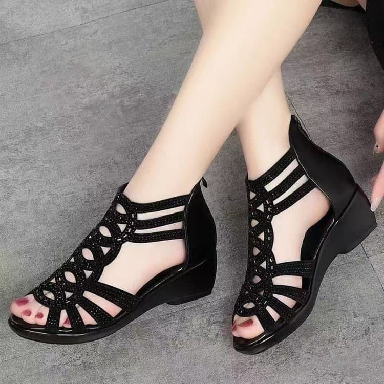 Summer Soft Leather Roman Sandals for Women 2026 New Style Soft Sole Mother Shoes Fashion Outdoor Women's Sandals Wedge Heel Women's Shoes